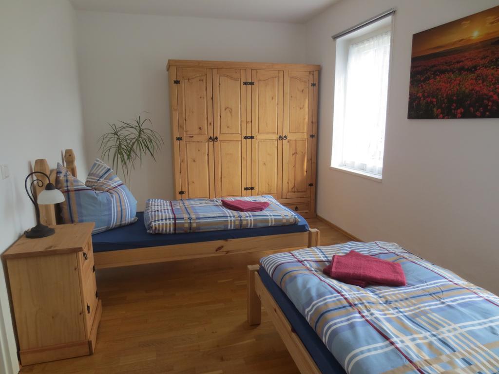 Ferienwohnung Creutzer In Leipzig Gottscheina, Ideal Auch Fuer Monteure, Kostenfreies, Schnelles Wlan Kostenfreies Parken, Geraeumiges Appartment Mit 4 Einzelbetten, Komplettausstattung Kueche, Bad Mit Badewanne Und Dusche Waschmaschine, Waeschetrock Kültér fotó