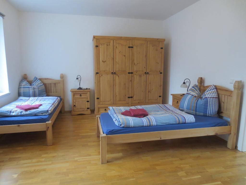 Ferienwohnung Creutzer In Leipzig Gottscheina, Ideal Auch Fuer Monteure, Kostenfreies, Schnelles Wlan Kostenfreies Parken, Geraeumiges Appartment Mit 4 Einzelbetten, Komplettausstattung Kueche, Bad Mit Badewanne Und Dusche Waschmaschine, Waeschetrock Kültér fotó